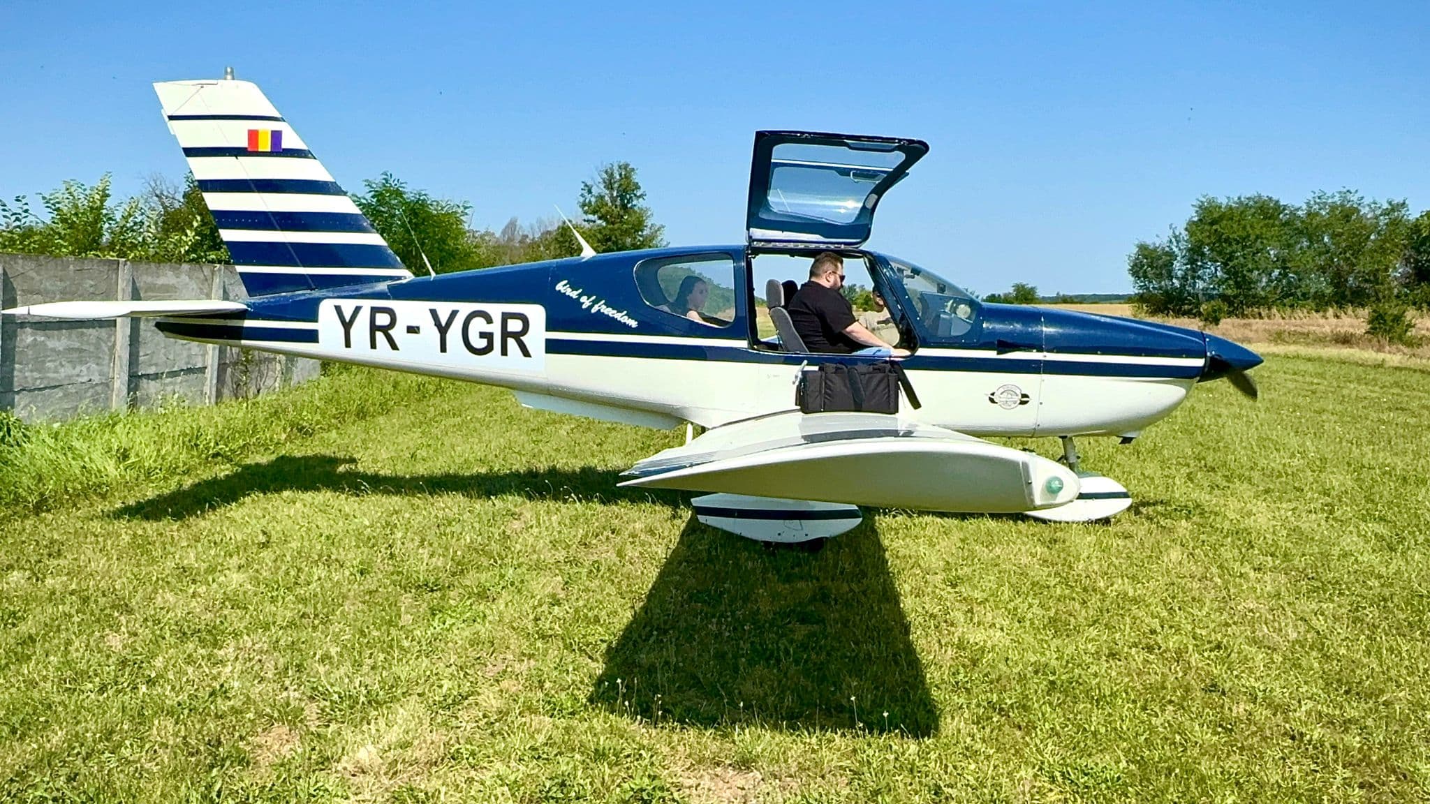 Avion TB-10 în zbor - vedere aeriană din cockpit